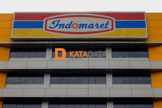 Beberapa waktu terakhir, muncul konflik yang terjadi antara perusahaan pengelola gerai Indomaret yakni, PT Indomarco Prismatama dan Federasi Serikat Pekerja Metal Indonesia (FSPMI) yang mewakili pegawai perusahaan. 
